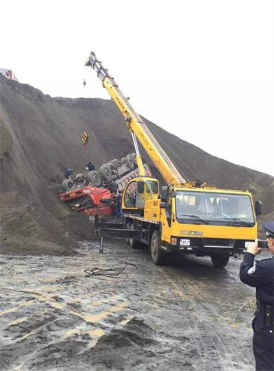 会泽上犹道路救援